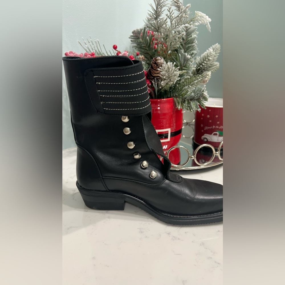 Women black boots